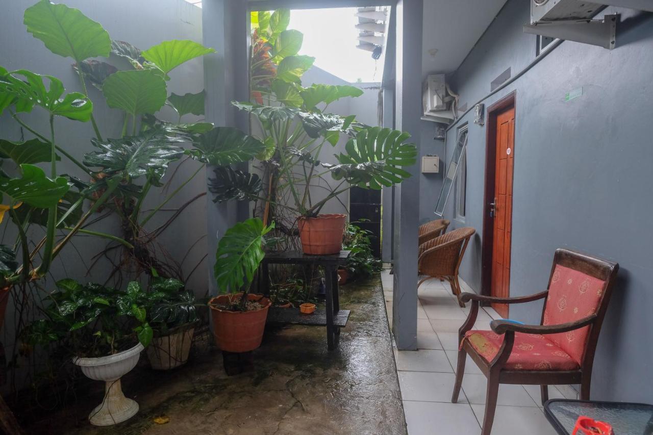 Reddoorz At Lapangan Bandara Sam Ratulangi Manado Hotel Exterior foto