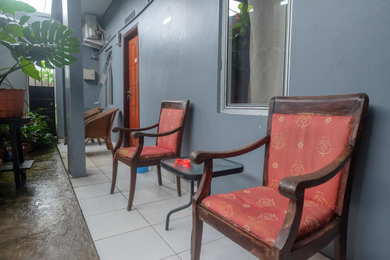 Reddoorz At Lapangan Bandara Sam Ratulangi Manado Hotel Exterior foto